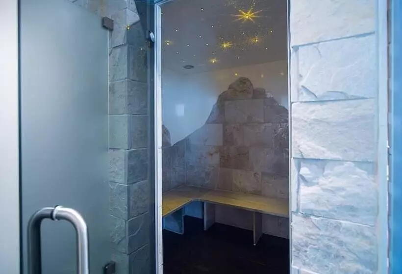 Wellness Und Schneesporthotel Christiania