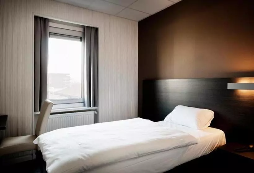 هتل Antwerp Harbour