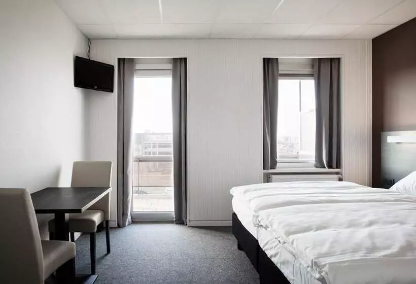 هتل Antwerp Harbour