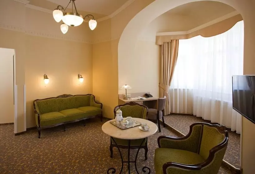 Barokk Hotel Promenád