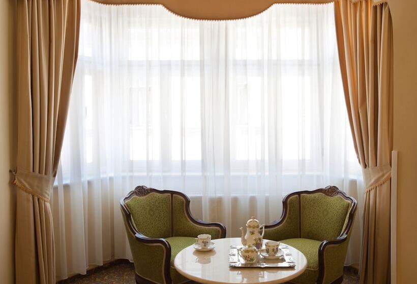 Barokk Hotel Promenád