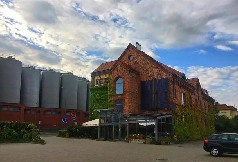 هتل Flora Kuchnia I Wino