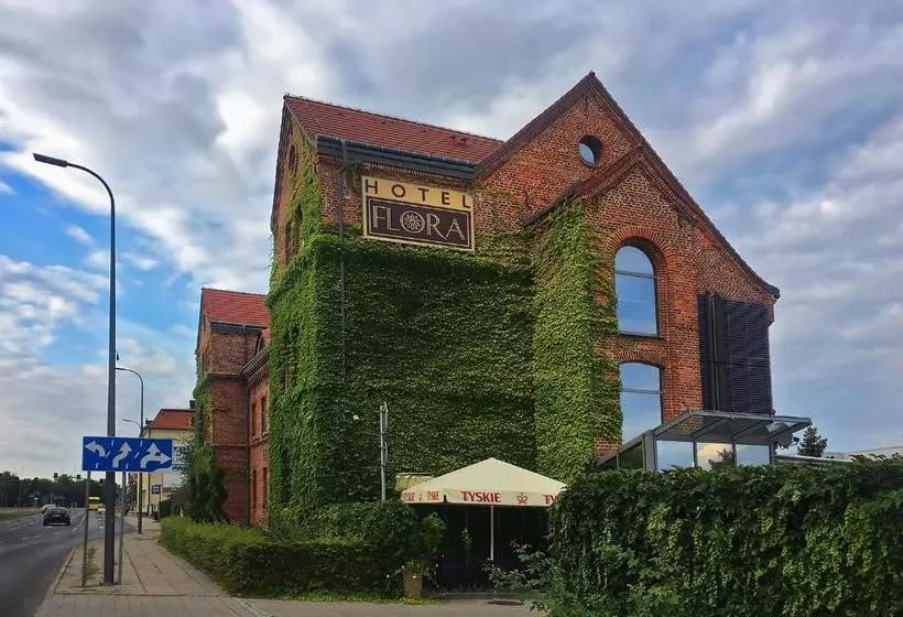 هتل Flora Kuchnia I Wino