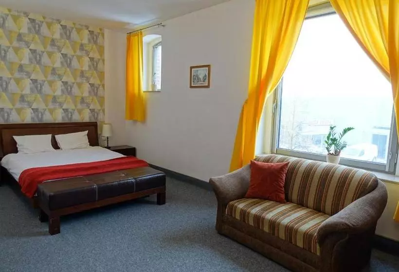 هتل Flora Kuchnia I Wino