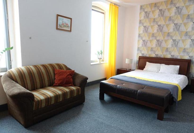 Отель Flora Kuchnia I Wino