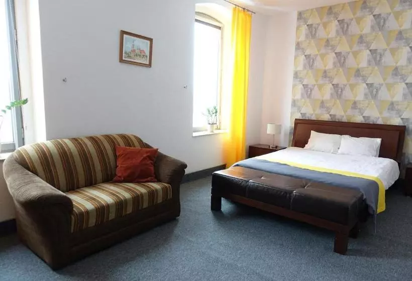 هتل Flora Kuchnia I Wino