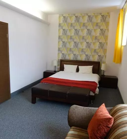 هتل Flora Kuchnia I Wino