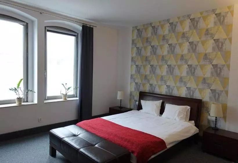 هتل Flora Kuchnia I Wino