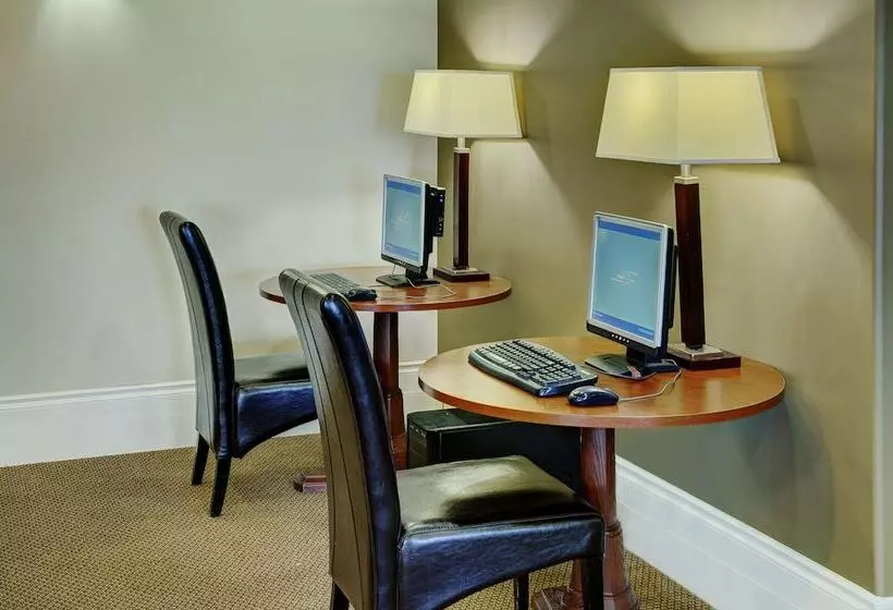 ホテル Lakeview Inns & Suites  Edson Airport West