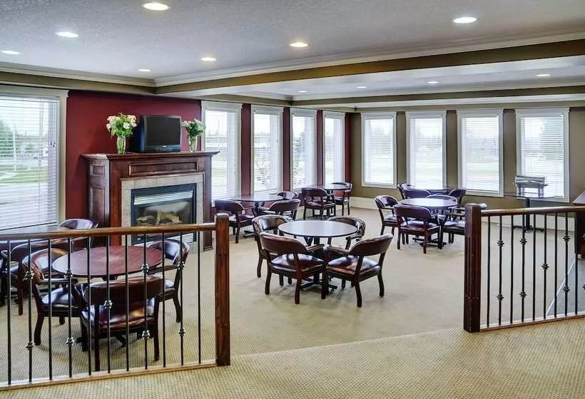ホテル Lakeview Inns & Suites  Edson Airport West