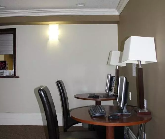 ホテル Lakeview Inns & Suites  Edson Airport West