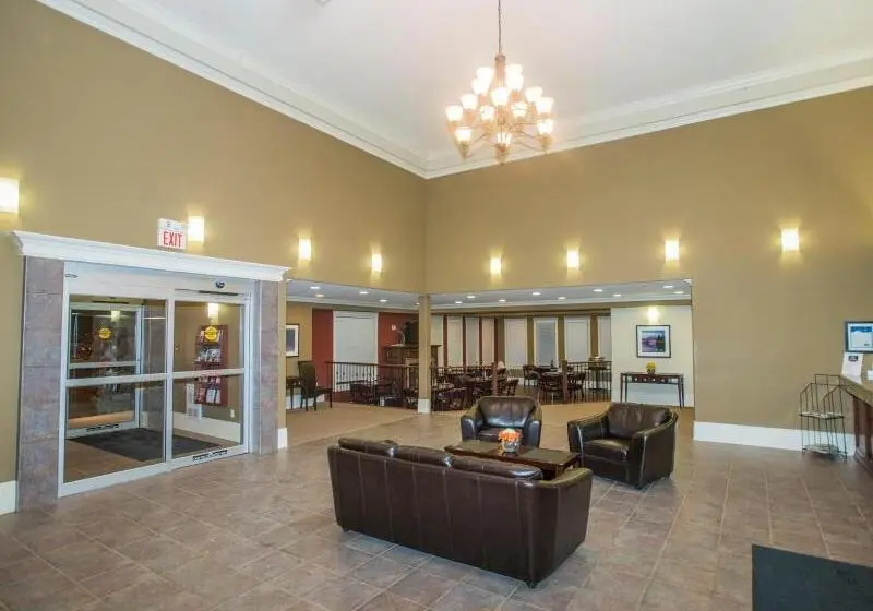 ホテル Lakeview Inns & Suites  Edson Airport West