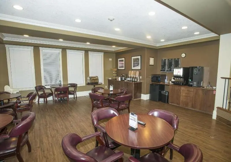 ホテル Lakeview Inns & Suites  Edson Airport West