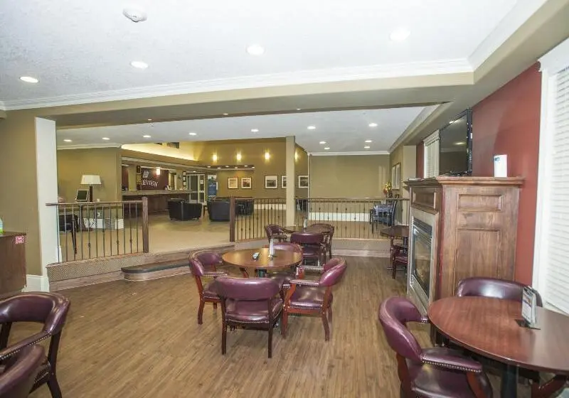 ホテル Lakeview Inns & Suites  Edson Airport West