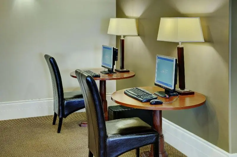 ホテル Lakeview Inns & Suites  Edson Airport West