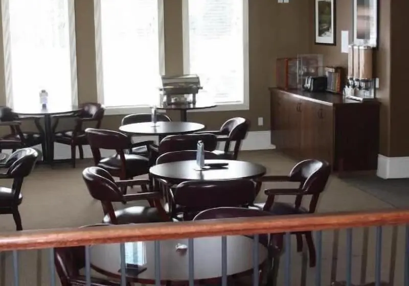 ホテル Lakeview Inns & Suites  Edson Airport West