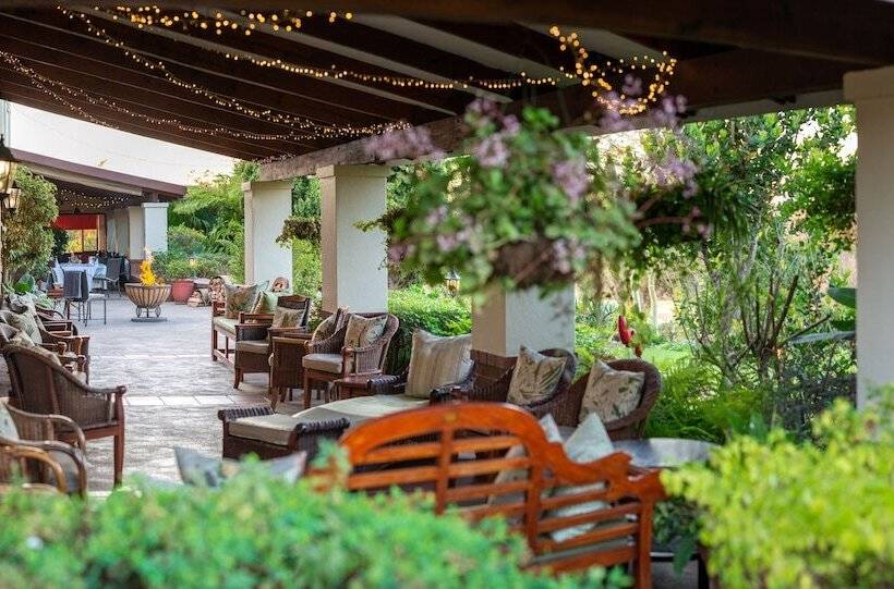 Oliver S Restaurant & Lodge