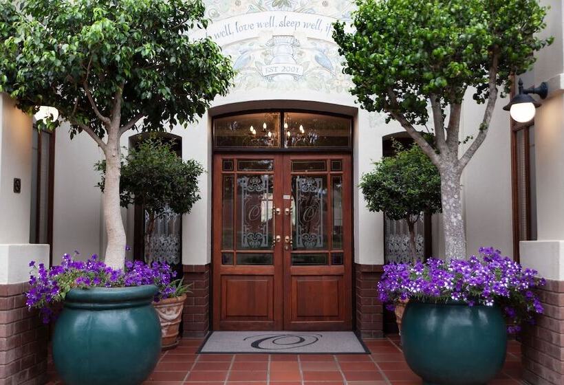 Oliver S Restaurant & Lodge