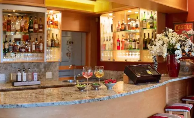 Oliver S Restaurant & Lodge