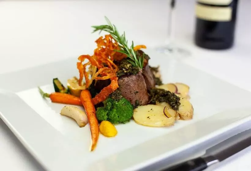 Oliver S Restaurant & Lodge