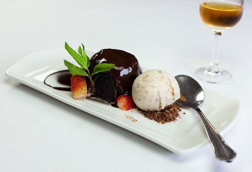 Oliver S Restaurant & Lodge