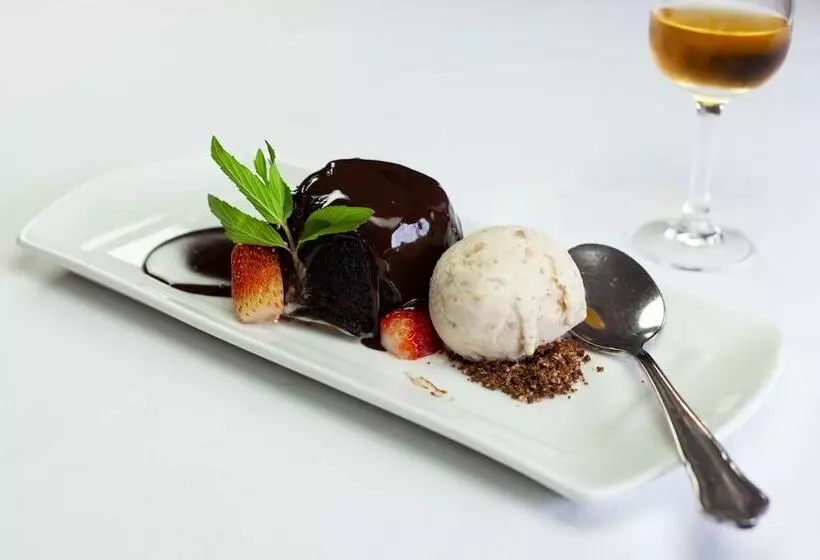 Oliver S Restaurant & Lodge