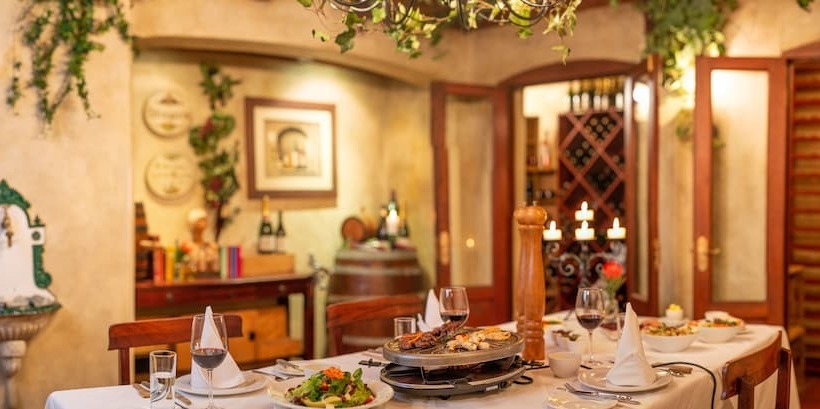 Oliver S Restaurant & Lodge