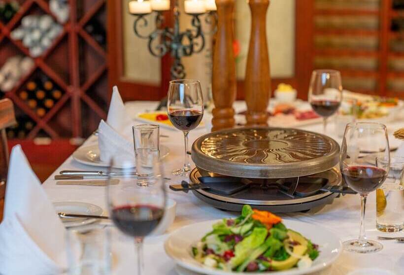 Oliver S Restaurant & Lodge