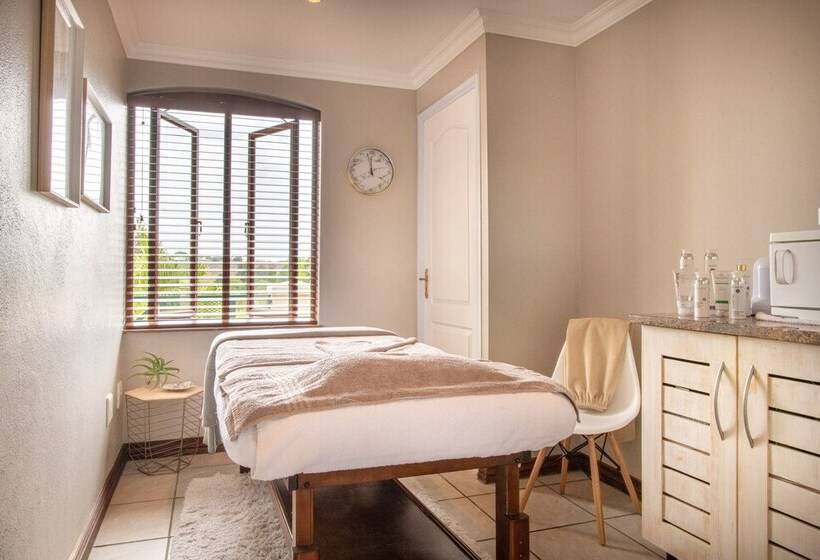 Oliver S Restaurant & Lodge