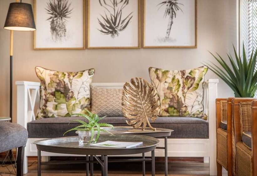 Oliver S Restaurant & Lodge