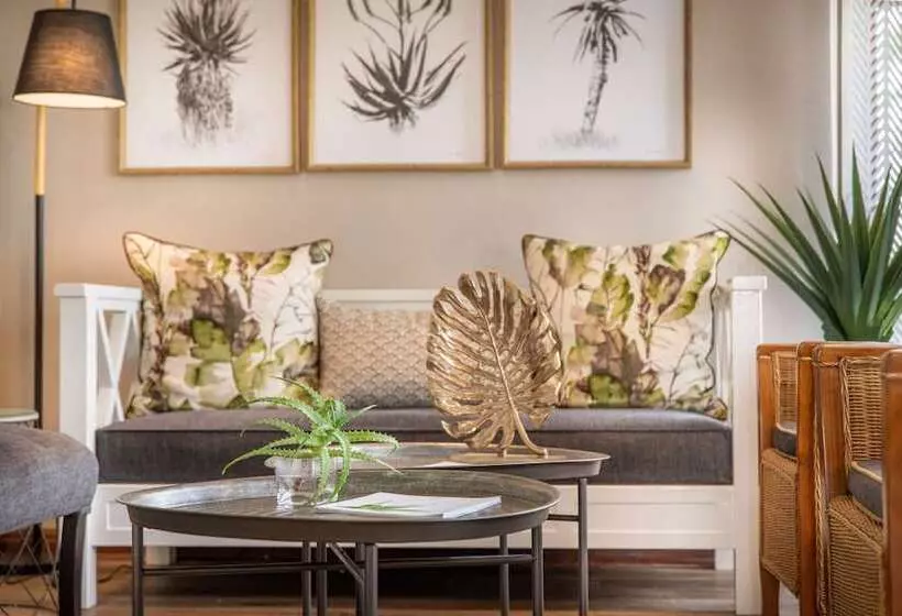 Oliver S Restaurant & Lodge