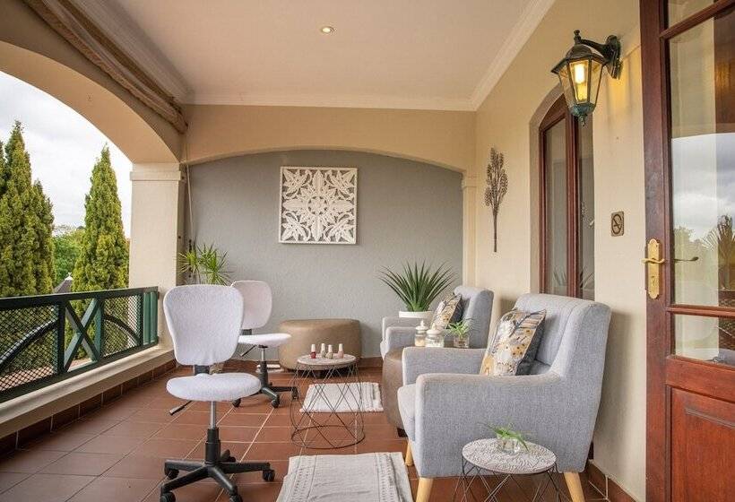 Oliver S Restaurant & Lodge