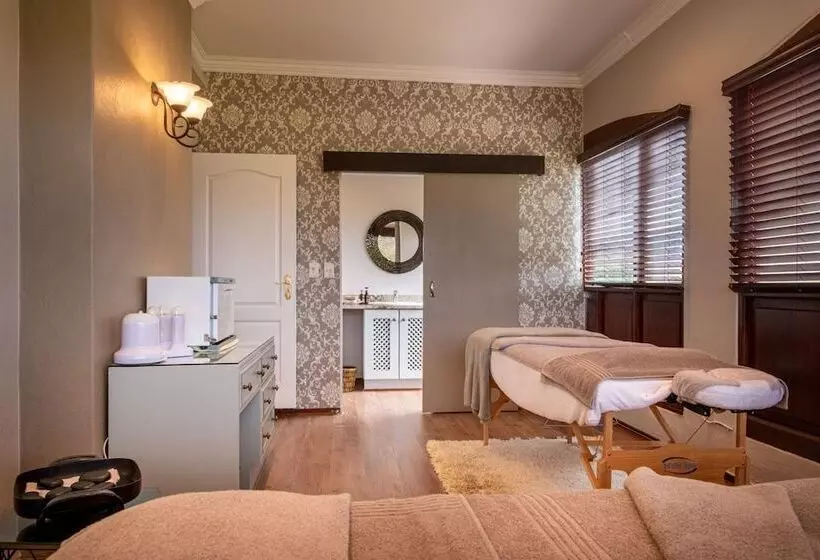 Oliver S Restaurant & Lodge