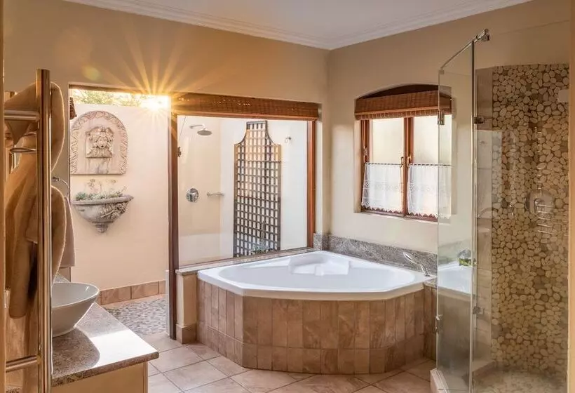 Oliver S Restaurant & Lodge