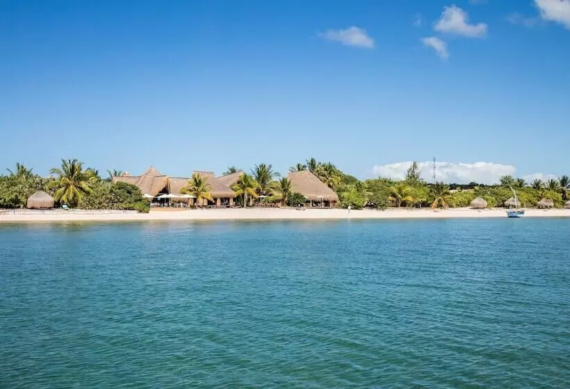 Resort Azura Benguerra Island