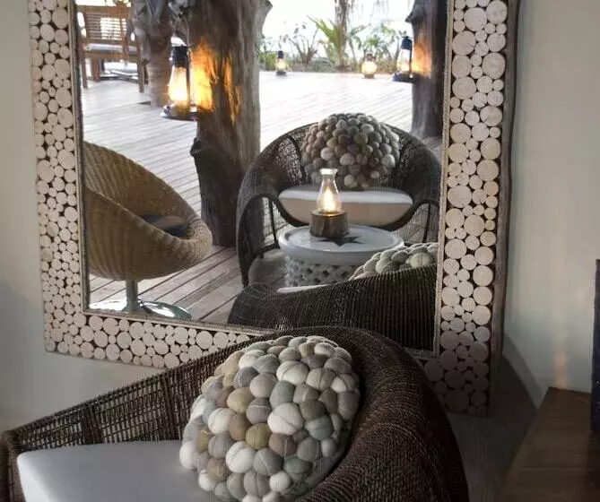 Resort Azura Benguerra Island