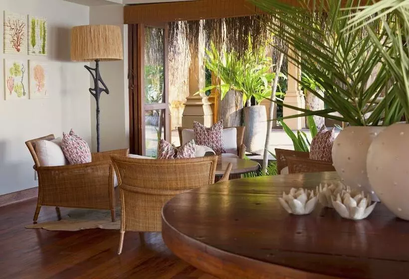 Resort Azura Benguerra Island