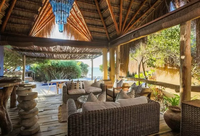 Resort Azura Benguerra Island