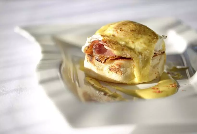 Resort Azura Benguerra Island