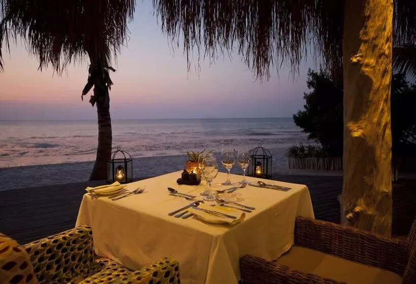 Resort Azura Benguerra Island