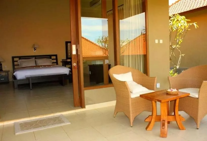 Fish In Air Tulamben Dive Resort