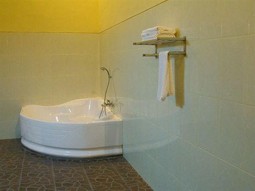 Fish In Air Tulamben Dive Resort