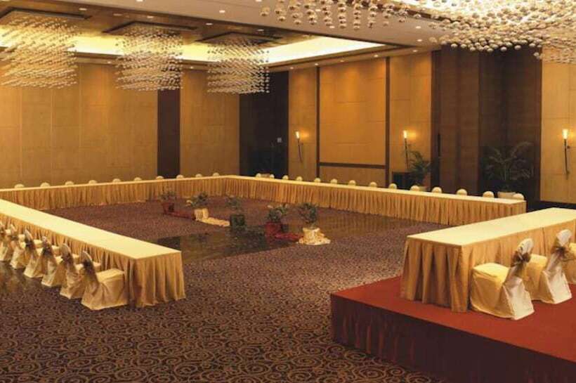 Курорт The Retreat Hotel & Convention Centre