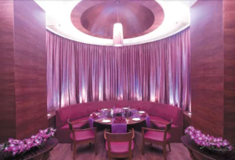 Курорт The Retreat Hotel & Convention Centre