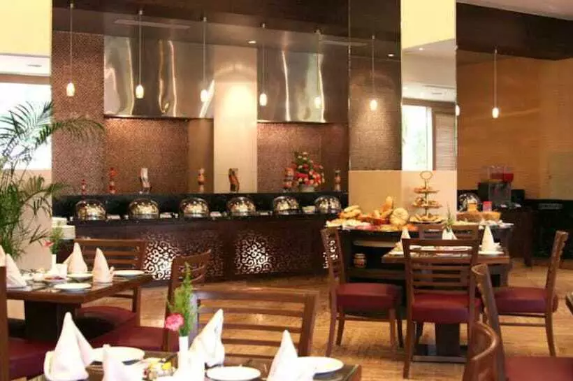 استراحتگاه The Retreat Hotel & Convention Centre