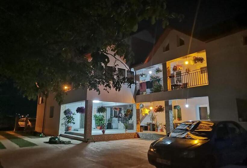 پانسیون Casa Dana