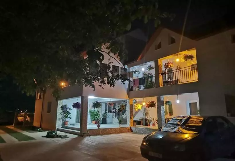 ペンション Casa Dana