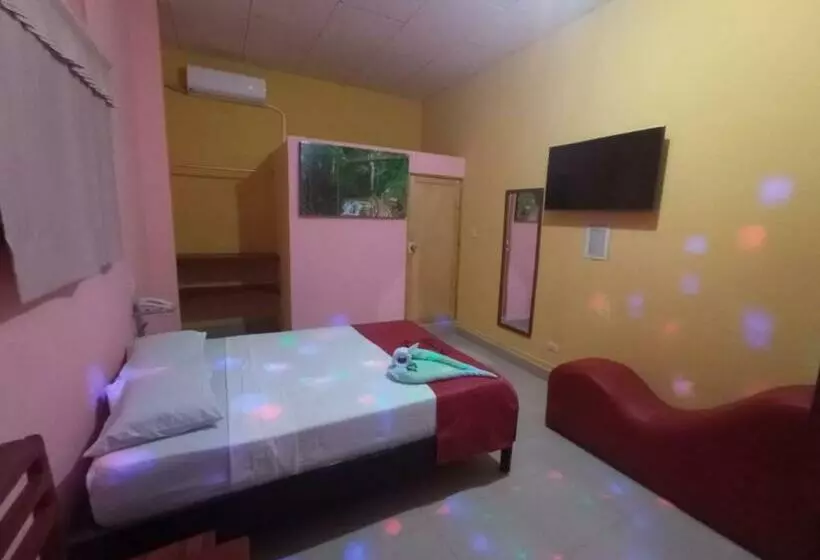 ホテル Hospedaje California Inn