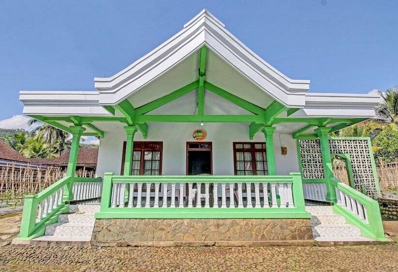 Отель Spot On 91214 Desa Wisata Pandean