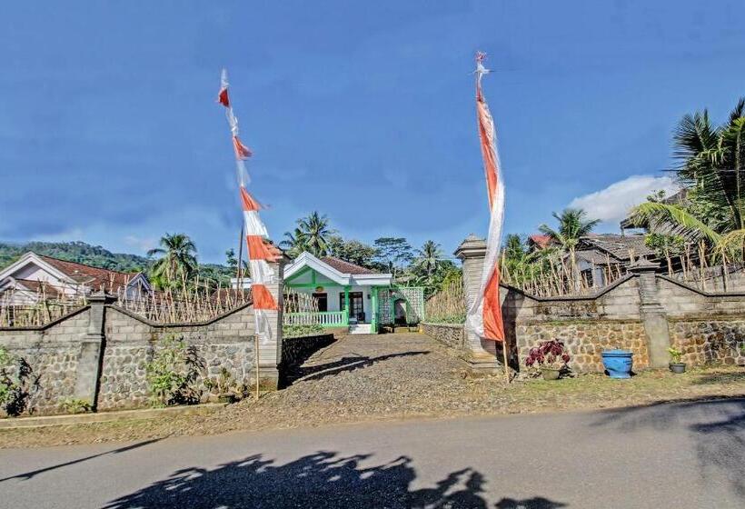 Отель Spot On 91214 Desa Wisata Pandean